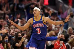 leyu-败北引发热议！，阿扎伦卡在公牛比赛中持续失利引发球迷热议-leyu