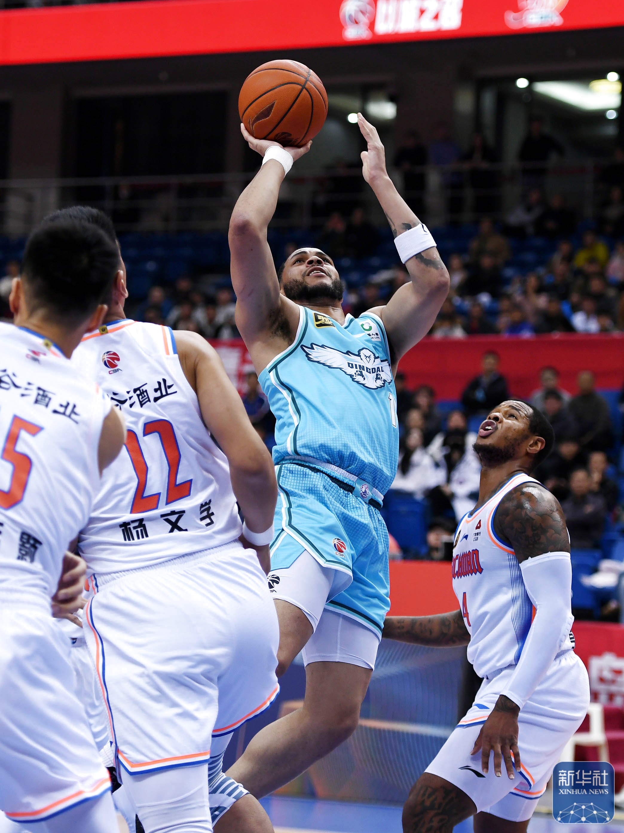 关于赛地聚焦——CBA季后赛集结日热度飙升，深圳男篮队长鼓劲，话题不断，团队化学反应显著的信息