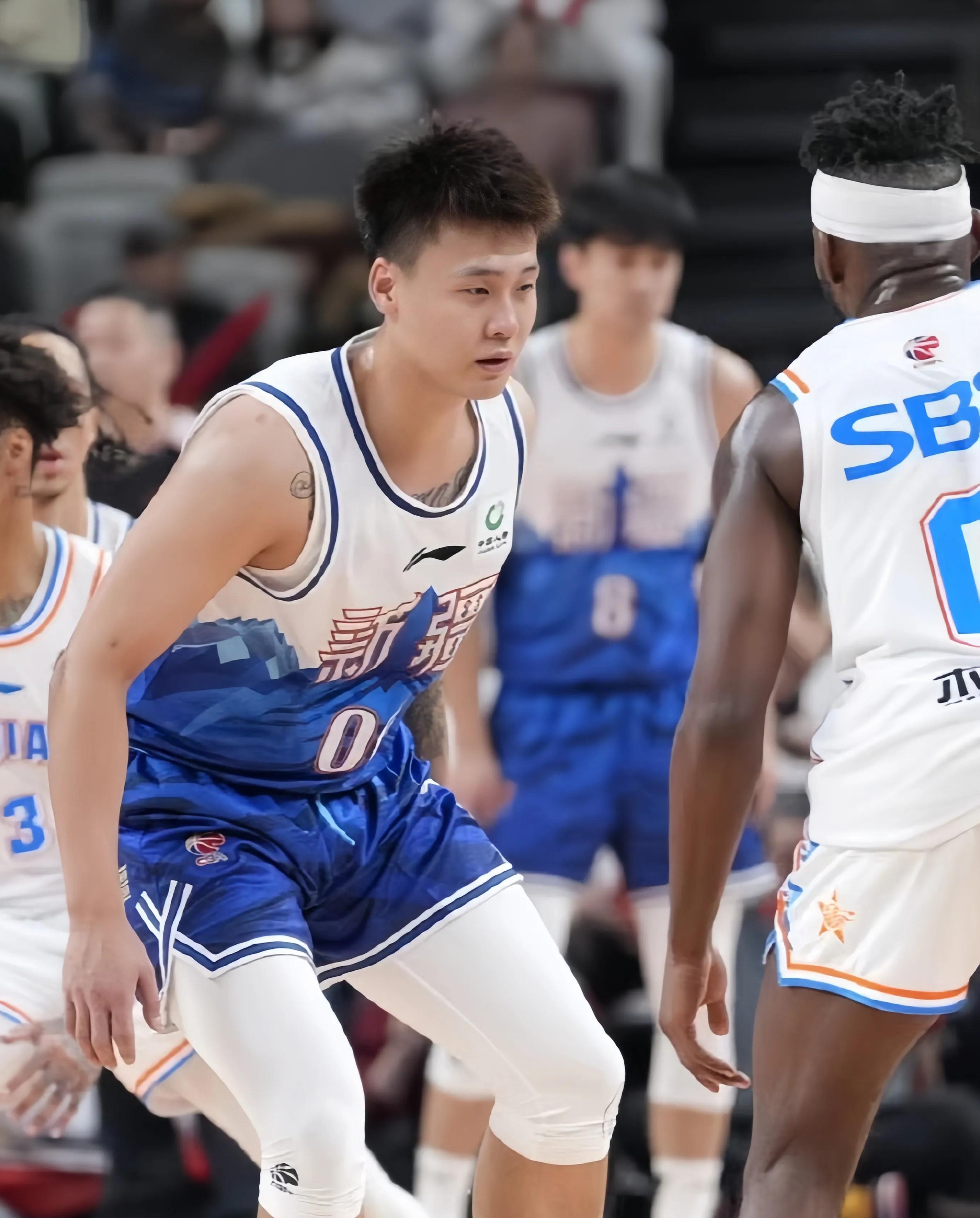 关于赛地聚焦——CBA季后赛集结日热度飙升，深圳男篮队长鼓劲，话题不断，团队化学反应显著的信息