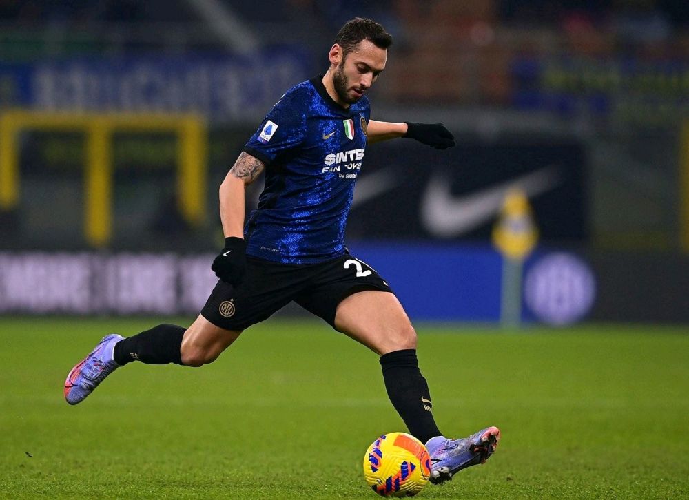 清晨AC米兰篮板制胜：足总杯节点到来，话题不断，阵容厚度经受考验